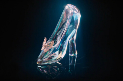 Indahnya Kilau Sepatu Kaca di Teaser Trailer Perdana 'Cinderella'
