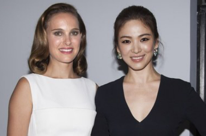 Song Hye Kyo Bertemu Natalie Portman di Acara Dior