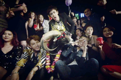 2PM Makin Menggila di MV 'Go Crazy' Versi Pesta