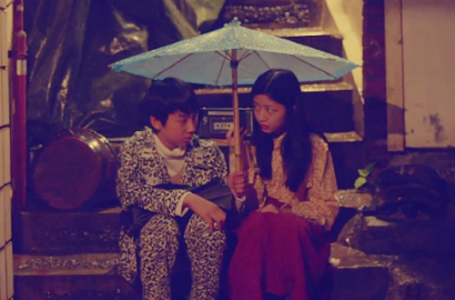 IU dan Seo Taiji Hadirkan Kisah Cinta Remaja di MV 'Sogyeokdon'