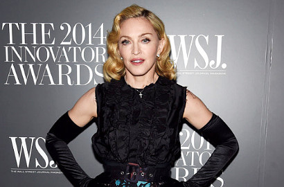 Akibat Pose Tanpa Bra, Madonna Dituding Operasi Payudara