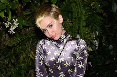 Miley Cyrus Jalani Operasi di Pergelangan Tangan