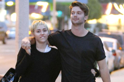 Rumor Miley Cyrus dan Pacar Sudah Menikah Dikabarkan Palsu