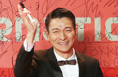 Jadi Santa, Andy Lau Kunjungi Pasien Anak-Anak di Tiongkok