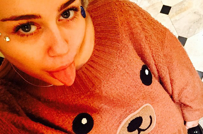Unggah Banyak Selfie, Miley Cyrus Kesepian Patrick Natal Bareng Keluarga?