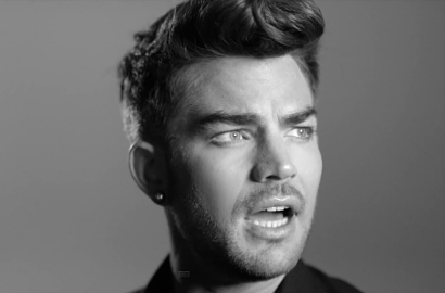 Adam Lambert Rilis Video Musik Hitam Putih 'Ghost Town'