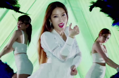 BoA Tampil Cantik dan Mempesona di MV 'Kiss My Lips'