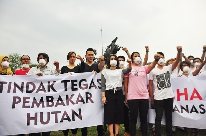 Melanie Subono dan Geisha Cs Gelar Aksi Solidaritas untuk Bencana Asap di Riau