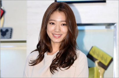 Hadiri Event Charity, Park Shin Hye Malah Dibilang Menua dan Berpaha Tebal