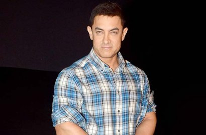 Ikut Rayakan Natal, Aamir Khan Berubah Jadi Santa Claus Unyu