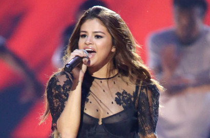 Pemerintah Tiongkok Cekal Konser 'Revival' Selena Gomez Gara-gara Foto Ini