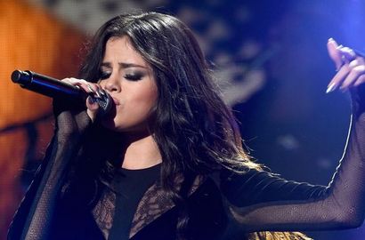 Selena Gomez Rayakan Ulangtahun di Panggung Konser 'Revival' Jakarta