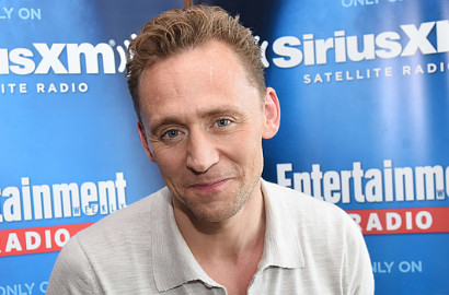 Tom Hiddleston Pamer Rambut Gondrong Saat Syuting 'Thor: Ragnarok'