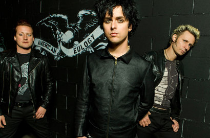 Sakit, Green Day Batalkan Beberapa Konser