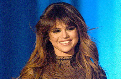 Masih Rehat, Selena Gomez Bakal Rilis Lagu Kolaborasi?