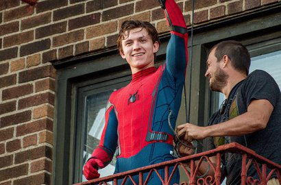 Beredar Foto 'Spider-Man: Homecoming', Tom Holland 'Bergelantungan' di New York