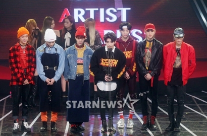 Raih Trofi Rookie Award, NCT 127: Kami Ingin Jadi Junior yang Bisa EXO Banggakan