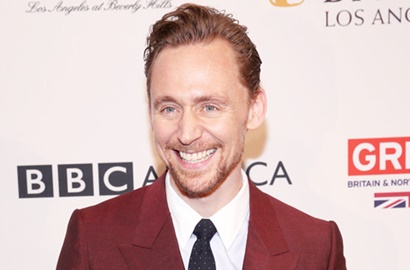 Kepergok Berpelukan Mesra, Inilah Identitas Asli 'Gandengan' Baru Tom Hiddleston