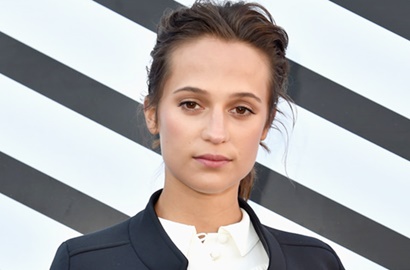 Gantikan Angelina Jolie, Inilah Penampilan Perdana Alicia Vikander di 'Tomb Raider'