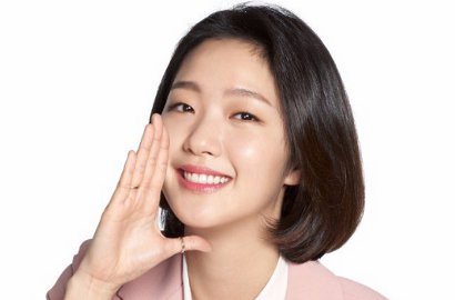 Siap-Siap Melongo, Ini Harga Busana yang Dipakai Kim Go Eun di Bandara