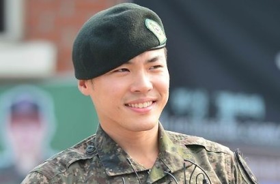 Bukan Song Joong Ki Atau Yunho, Penyanyi Ini Dianggap Jadi Pemimpin Militer Terbaik