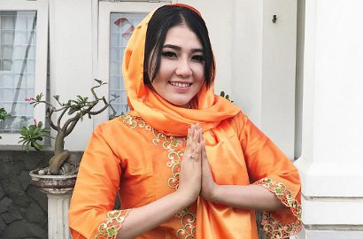 Via Vallen Pakai Baju Adat, Fans Pria Rebutan Ingin 