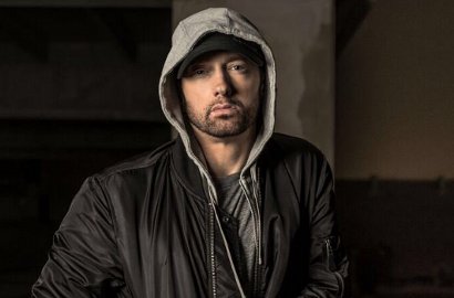Tanpa Musik, Eminem Nge-Rap Freestyle 'Serang' Donald Trump di BET Hip Hop Awards