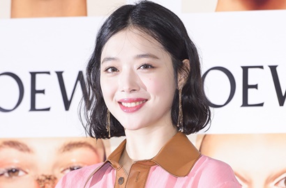 Umbar Perut Mulus di Acara Fashion, Sulli Lagi-Lagi 