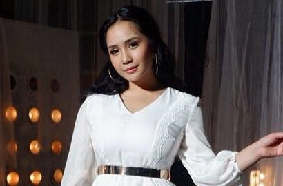 Dewi Persik: Berita, Foto, Video, Lirik Lagu, Profil & Bio 