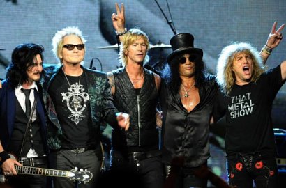 Viral Video Guns N' Roses 'Nyanyi' Lagu 'Kegagalan Cinta' Rhoma Irama Bikin Ngakak