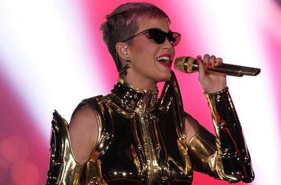 Sound Sempat Mati, Katy Perry Belajar Bahasa Indonesia di Konser 'Witness'