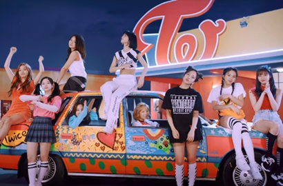 Kembali dengan Single Jepang, Intip Cerianya Twice di MV 'Wake Me Up'
