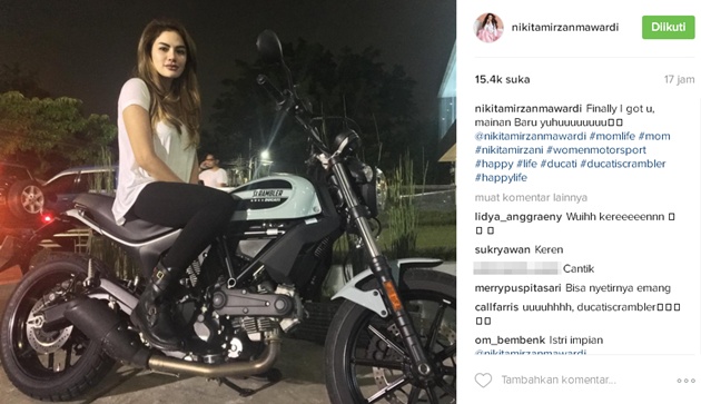 Pose Keren Naik Motor Gede Nikita  Mirzani  Dipuji Hot Mama 