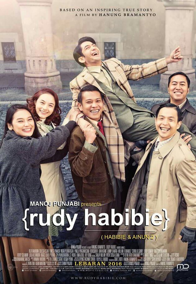 'Rudy Habibie' Rilis Poster, Reza Rahadian Senang Digendong Ramai-Ramai