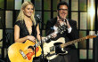 Video: Bawakan 'Country Strong', Gwyneth Paltrow Dapat Tepuk Tangan Spesial di CMA Awards 2010