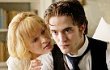 Uma Thurman: Sayang Kulit Robert Pattinson Tak Bersinar Seperti di 'Twilight'