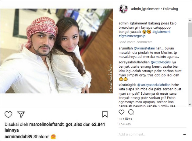 Pakai Sorban Ala Pangeran Arab Saat Selfie Bareng 