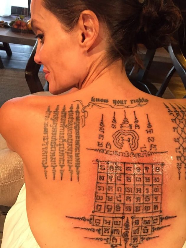 Demi Brad Pitt Angeline Jolie Pernah Buat Tato  Couple 