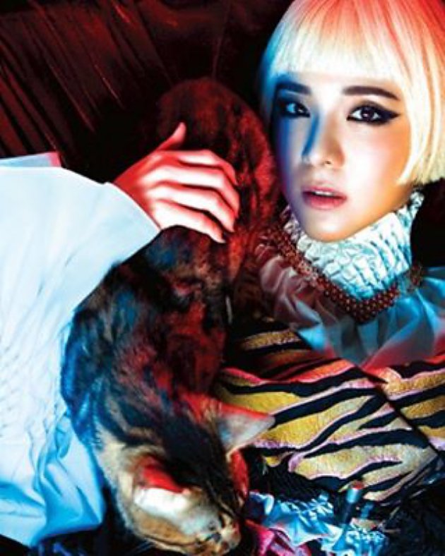 Wow, Intip Kerennya Dara 2NE1 Pemotretan Bareng Kucing